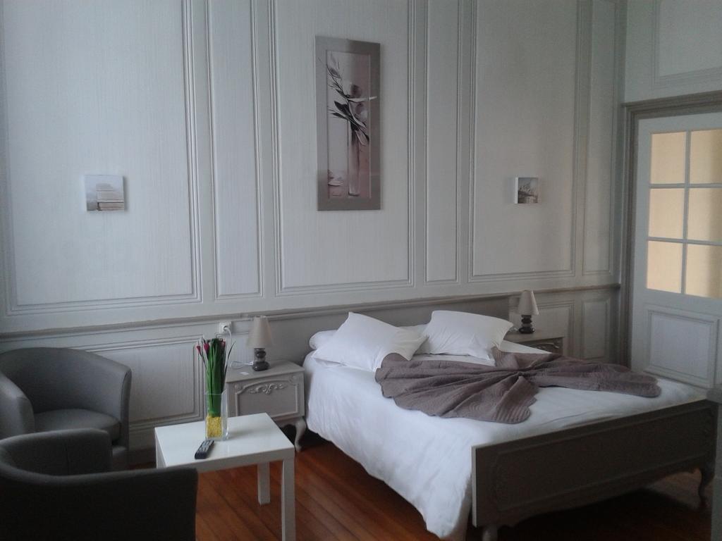 Le Chateau De Buchy Buchy  Bilik gambar